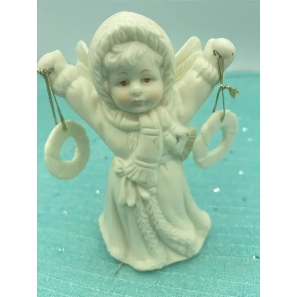 New Vintage Kirkland's Classic Holiday Traditions Ceramic Angle Ornament 5” Tal